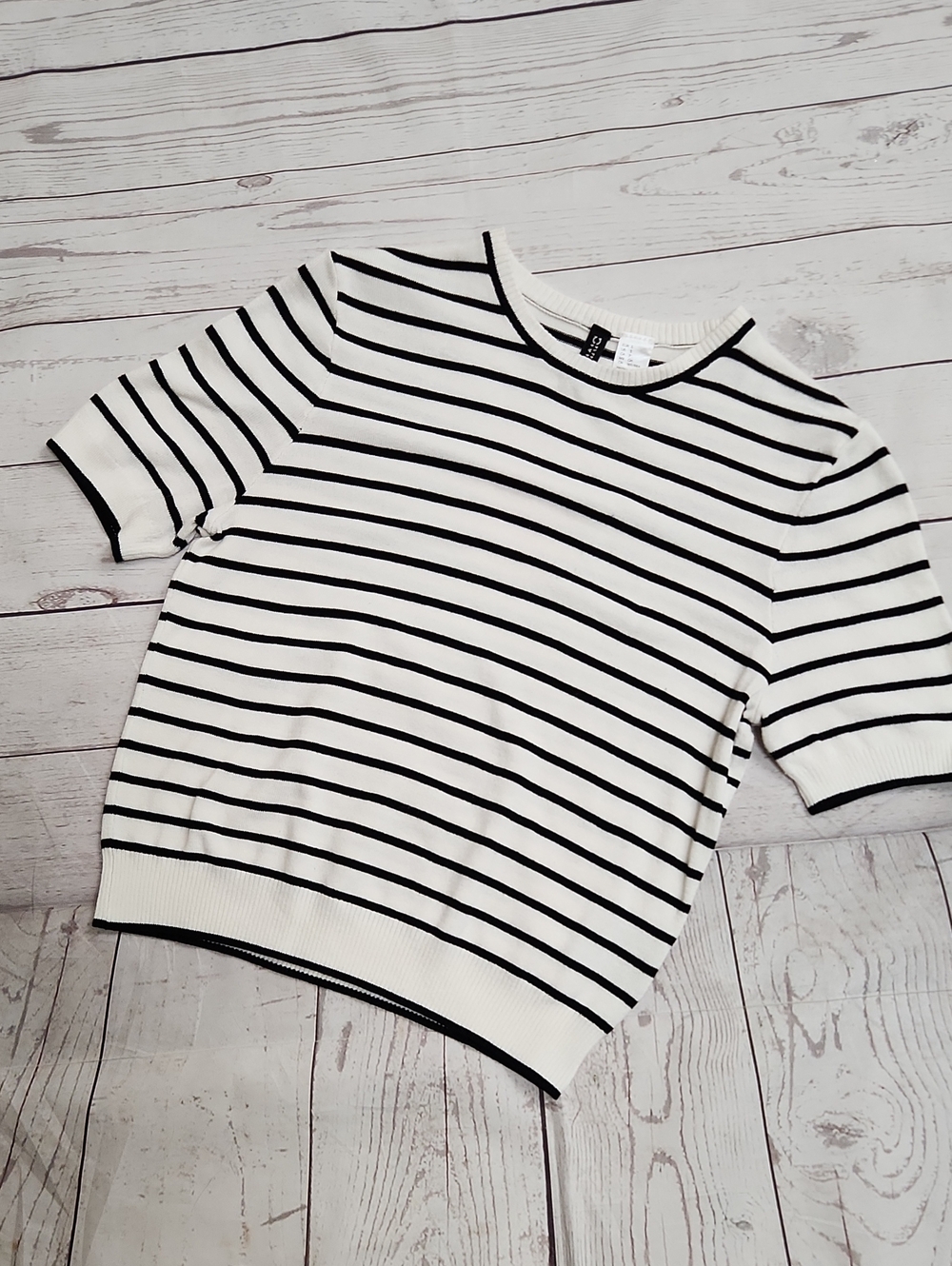 H&M White and Black Striped Short Sleeve Knit Top